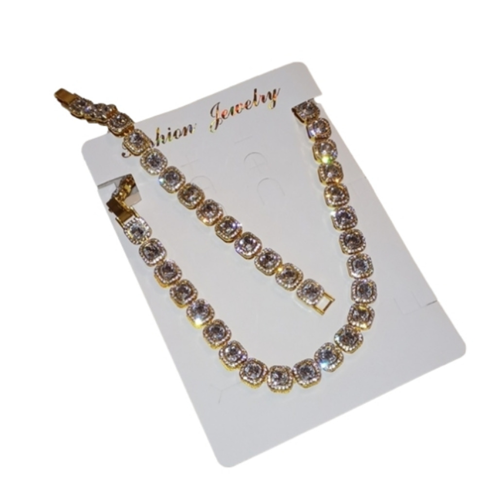 NWT. Costume choker and bracelet set - Picture 1 of 3